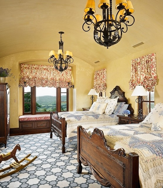 Дизайн спальни для гостей с двумя кроватями