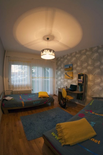 Унылый дизайн интерьера детской комнаты - фото
