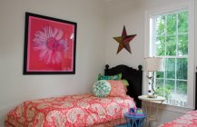 Дизайн спальной комнаты со звездой