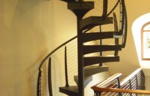 Дизайн винтовой металлической лестницы