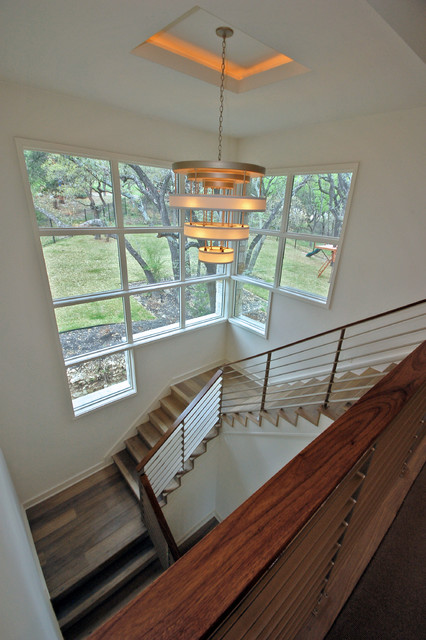 Дизайн лестницы в многоэтажном доме.